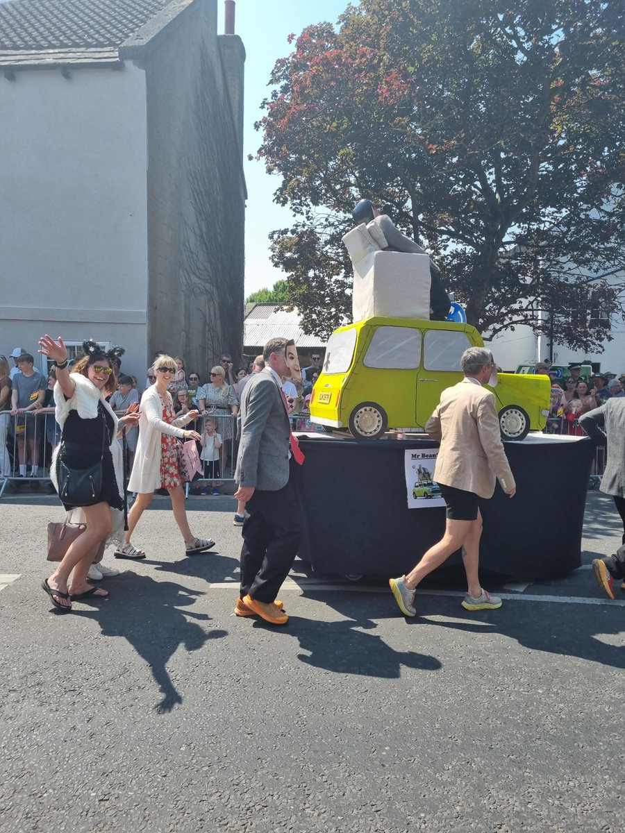 What an amazing day and atmosphere at The Great Knaresborough Bed Race Thank you to all the people involved in the Forest School bed, and a big well done to the runners who came 9th and managed to shave 1 minute off last years time.
#thegreatknaresboroughbedrace