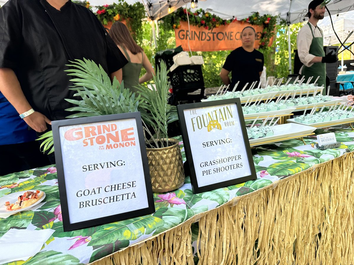 KristaMcEnany's tweet photo. I’m still thinking of all the great foods I had the “hard task” of judging at #IndyZoob. We really have a lot of great restaurants around #Indy.
@IndianapolisZoo @FOX59 @CBS4Indy @Oceanaire @grindstonemonon @Grindstones https://t.co/txbucEpLxa