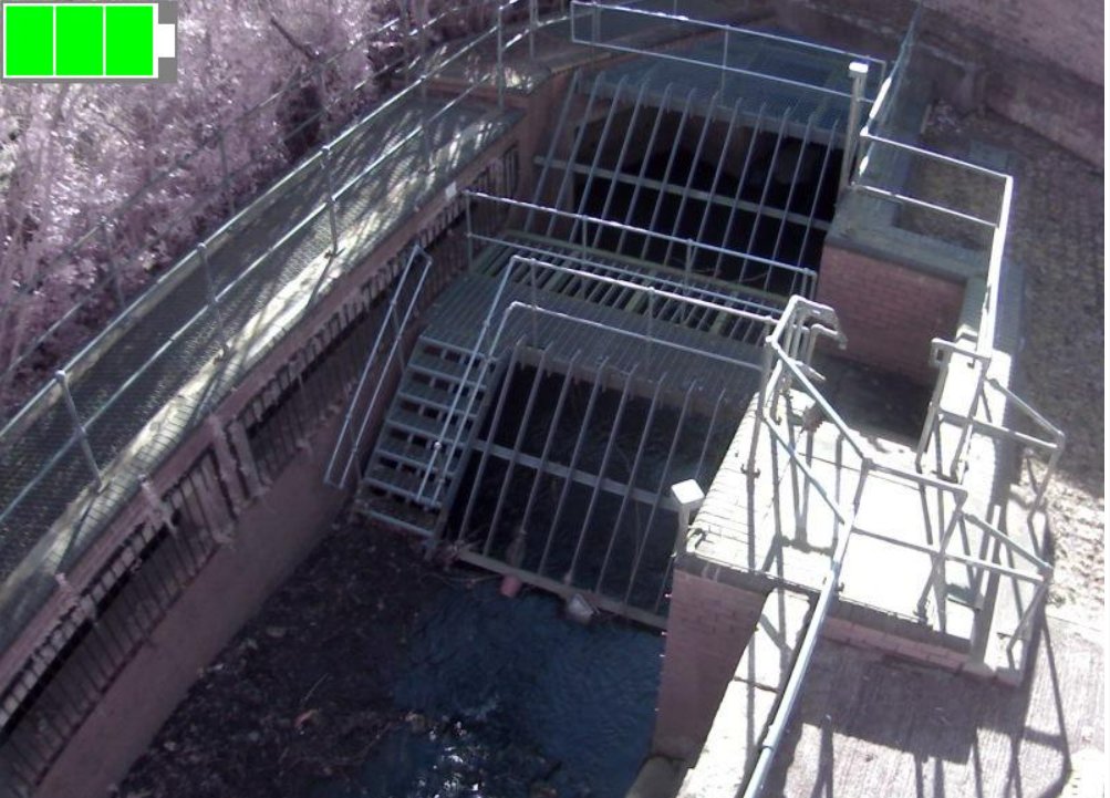 OllieHope3's tweet photo. #thunderstorms yesterday over South and East #Manchester caused river levels to rise frighteningly fast as debris was washed out of drains and gulleys. Fortunately our team of @EnvAgency 🦸‍♂️🦸‍♀️ were quickly to the rescue to clear these screens and prevent #flooding https://t.co/1fJaOYxoRf