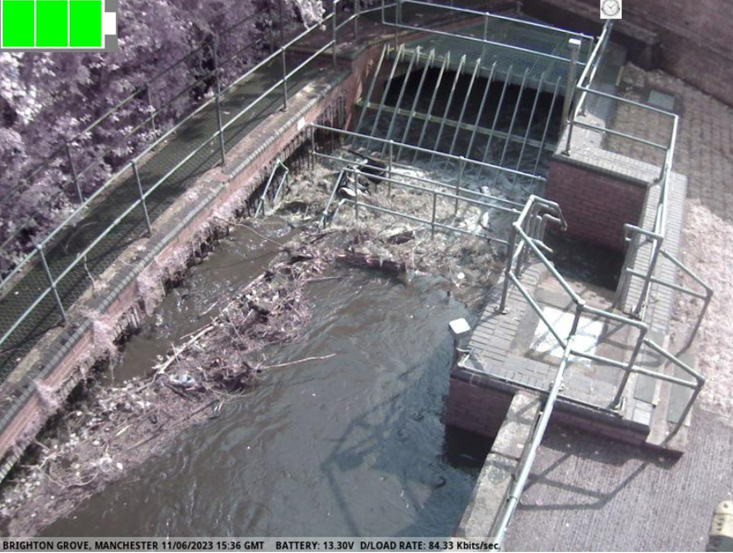 OllieHope3's tweet photo. #thunderstorms yesterday over South and East #Manchester caused river levels to rise frighteningly fast as debris was washed out of drains and gulleys. Fortunately our team of @EnvAgency 🦸‍♂️🦸‍♀️ were quickly to the rescue to clear these screens and prevent #flooding https://t.co/1fJaOYxoRf