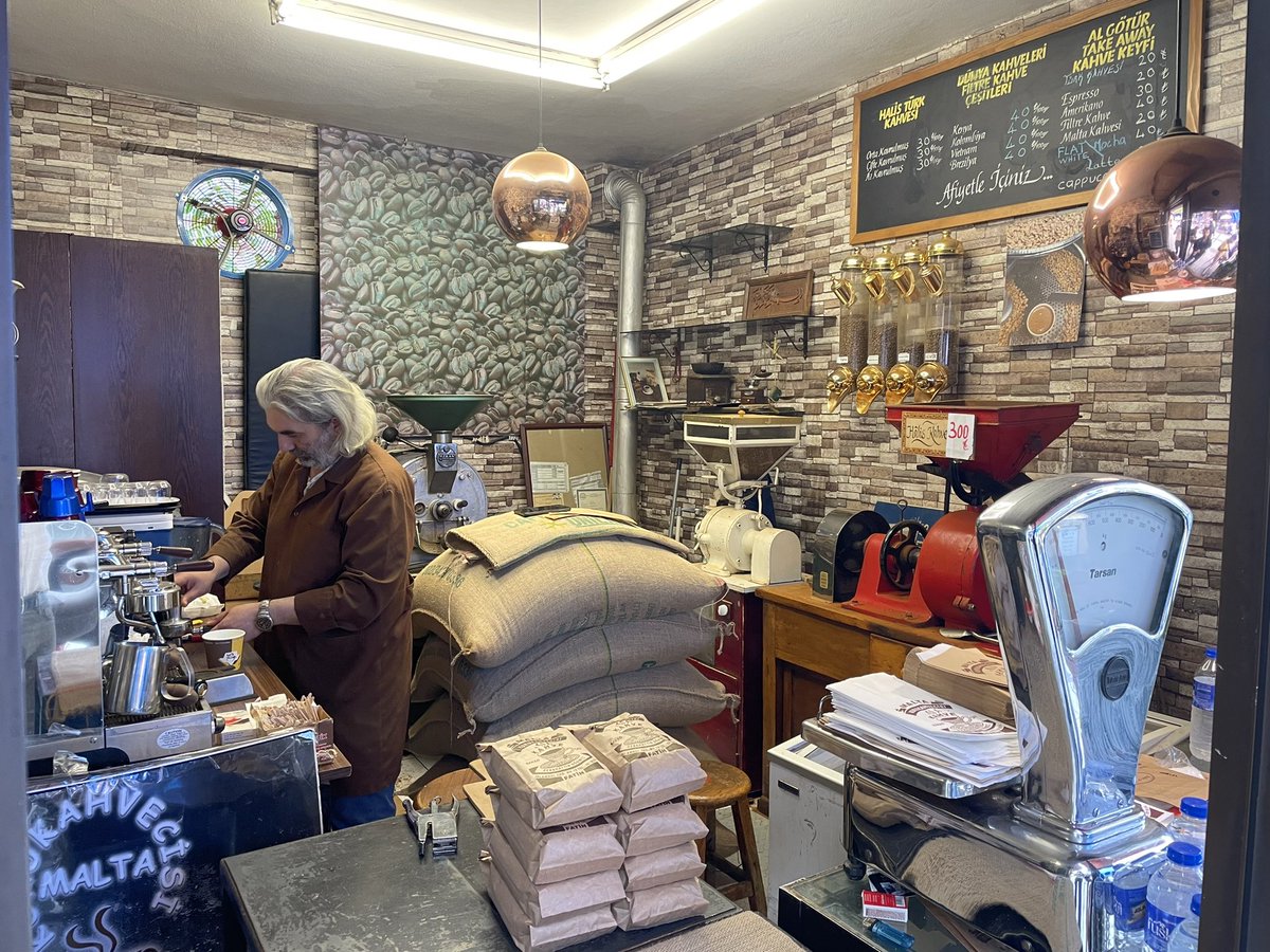 Fatihe gelmişken Malta Kurukahvecisi Selim Abiye uğrayıp bir Malta Kahvesi içmeden olmaz