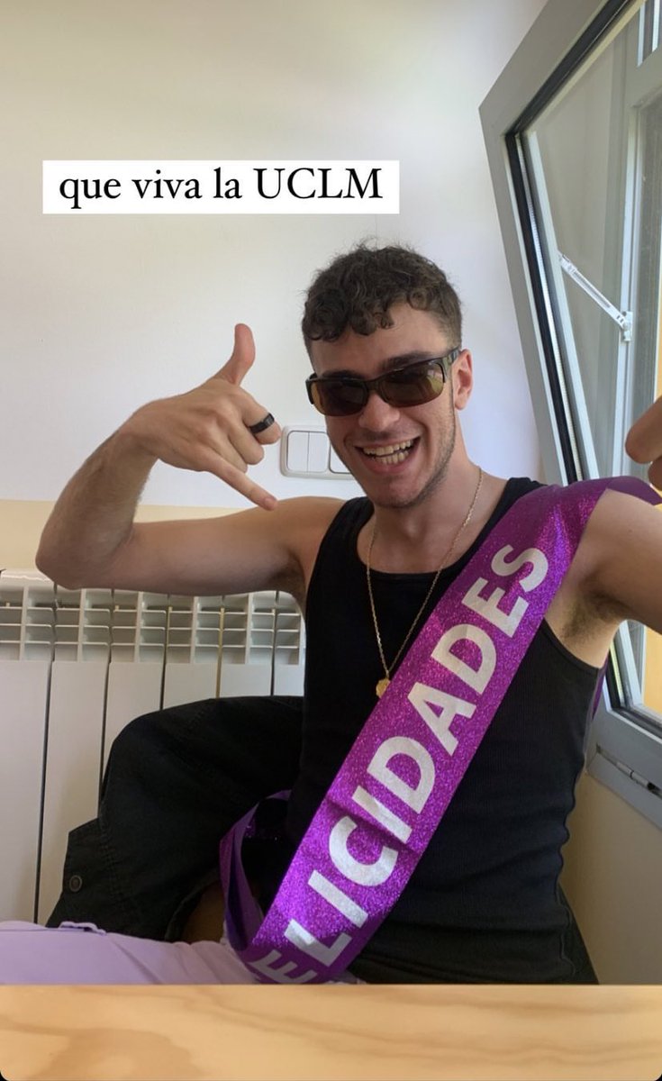 Dronetto_'s tweet photo. hi it’s my birthday and i’ve done my finals with rave glasses and a birthday band.. im so real

anyways im 18 now https://t.co/MjwqKIuqWE