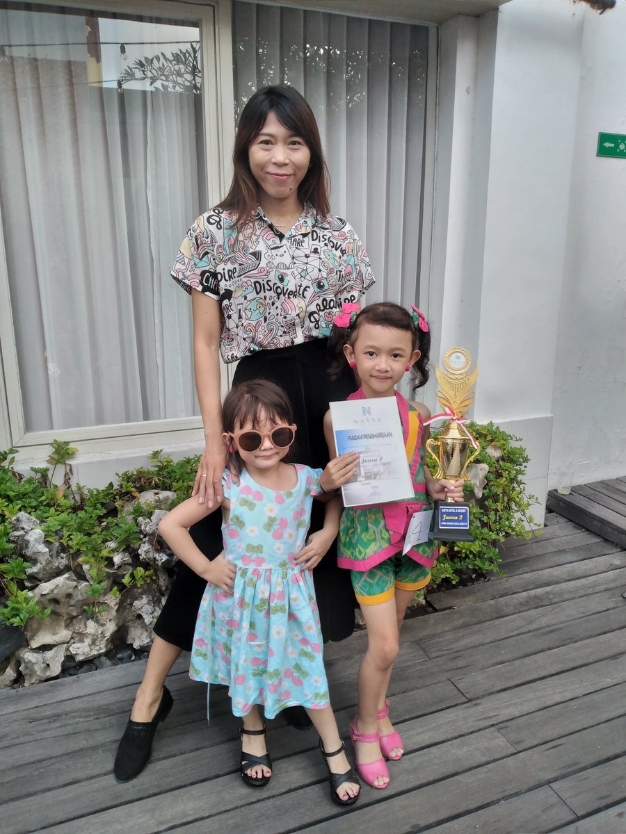 arikmenk's tweet photo. Good job syg
Puas bngt sama hasil les dan hobby mu di usia km 6th km sudah pnya sertfikat lumayan bnyk dlu ibu TK ga bs bgini🥲🥺 ibu bangga skali sama km. Yg masih minta les balet sama les gambar duit ibu blm ckup🤣 masuk agency 2 anak sama les renang aja ud tekor. Sabar y🥰 https://t.co/AQTiQ3w3oY