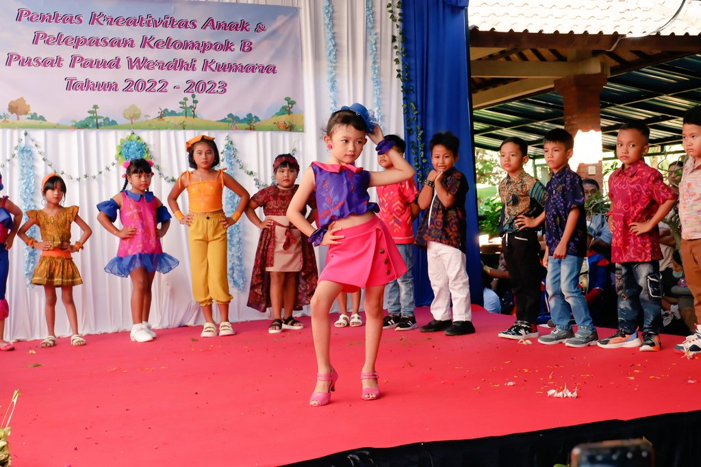 Good job syg
Puas bngt sama hasil les dan hobby mu di usia km 6th km sudah pnya sertfikat lumayan bnyk dlu ibu TK ga bs bgini🥲🥺 ibu bangga skali sama km. Yg masih minta les balet sama les gambar duit ibu blm ckup🤣 masuk agency 2 anak sama les renang aja ud tekor. Sabar y🥰