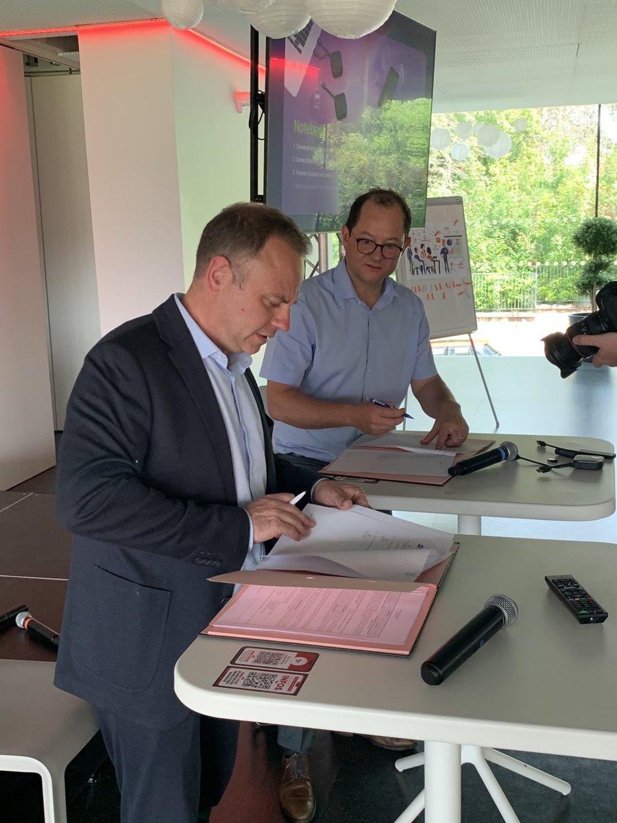 Experts-Comptables BFC (@oecbfc) on Twitter photo Signature convention de partenariat sur le prêt à impact entre <a href="/BanquePopulaire/">Banque Populaire</a> Bfc et <a href="/OECBFC/">Experts-Comptables BFC</a>  lors de la 1ere journée du numérique Signature convention de partenariat sur le prêt à impact entre <a href="/BanquePopulaire/">Banque Populaire</a> Bfc et <a href="/OECBFC/">Experts-Comptables BFC</a>  lors de la 1ere journée du numérique