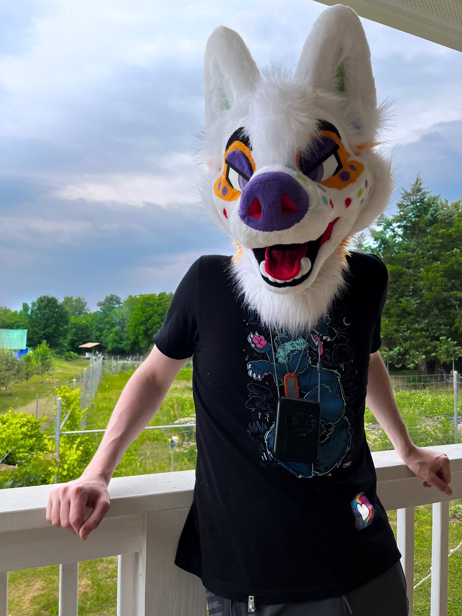 Yo, forget about work, come frolic with me 🐾
🪡@gnaws✨
👕@jacato_🍄
📷My owner🔥