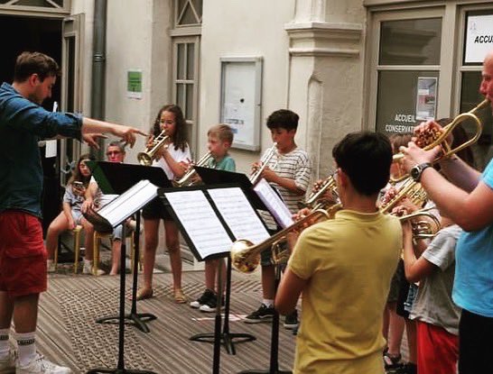 LocalBrassParis's tweet photo. Souvenir d’une journée cuivrée à Narbonne😊🎶
Bravo aux élèves et aux professeurs !👏 https://t.co/dvQ4HYXkM7
