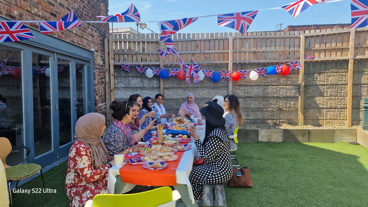 BameProject's tweet image. Such a lovely day, celebrating the belated Kings Coronation at our #ChaiChatChill coffee morning.
Everyone had a fantastic time.👑🇬🇧🙌🏽
#Kingscoronation
@BuryCouncil @_DavidCatterall @NewtonsCoWo @buryvcfa @BuryCulture @BuryTimes @ClareCummins5 @GMLO_UK @UmmranaF