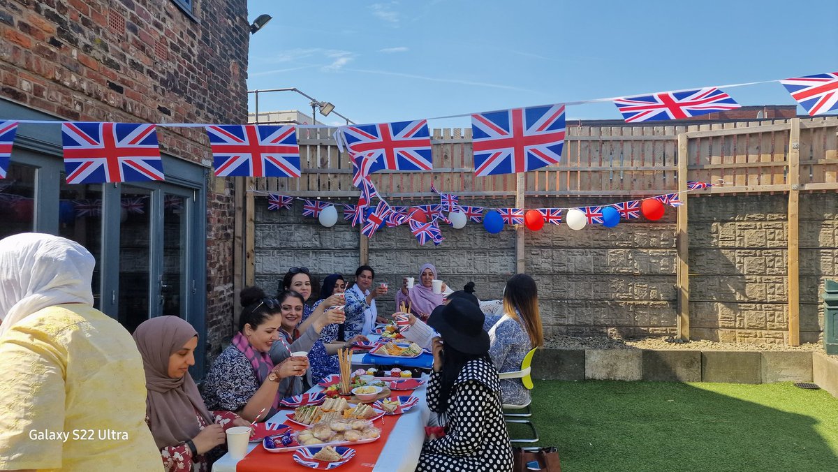 BameProject's tweet image. Such a lovely day, celebrating the belated Kings Coronation at our #ChaiChatChill coffee morning.
Everyone had a fantastic time.👑🇬🇧🙌🏽
#Kingscoronation
@BuryCouncil @_DavidCatterall @NewtonsCoWo @buryvcfa @BuryCulture @BuryTimes @ClareCummins5 @GMLO_UK @UmmranaF