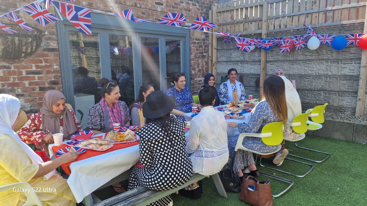 BameProject's tweet image. Such a lovely day, celebrating the belated Kings Coronation at our #ChaiChatChill coffee morning.
Everyone had a fantastic time.👑🇬🇧🙌🏽
#Kingscoronation
@BuryCouncil @_DavidCatterall @NewtonsCoWo @buryvcfa @BuryCulture @BuryTimes @ClareCummins5 @GMLO_UK @UmmranaF