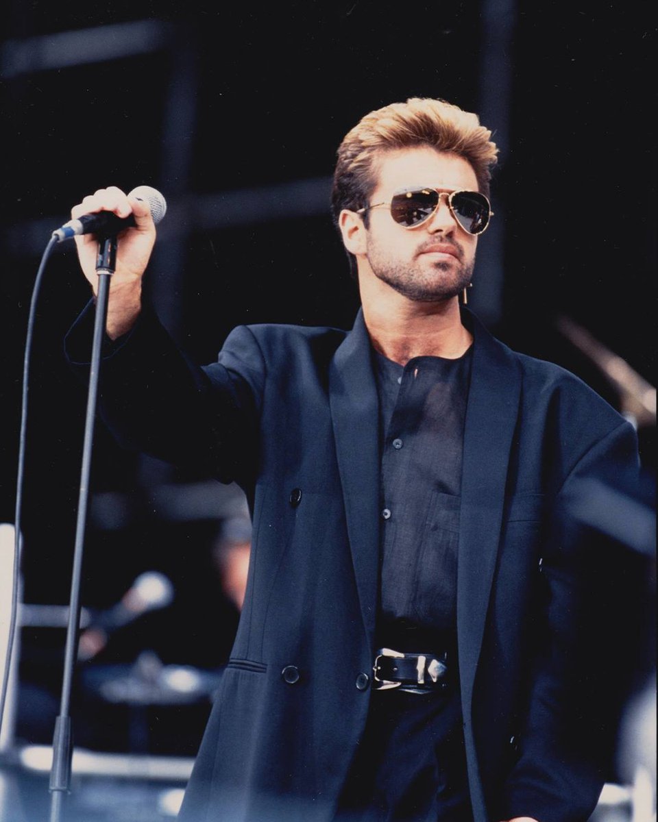 GeorgeMOfficial's tweet photo. June 1988, George performed at the Nelson Mandela 70th Birthday Tribute concert. George sang 3 songs by black artists, Stevie Wonder, Gladys Knight and Marvin Gaye 🎶 “I just decided to choose three of my favourite soul records” - George on the song selection he chose to perform. https://t.co/KDq7GmVbi6