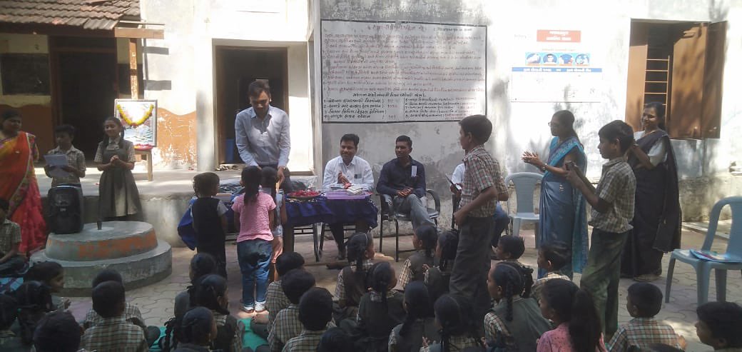 કન્યા કેળવણી અને શાળા પ્રવેશોત્સવના કાર્યક્રમમાં પ્રા.શાળામાં વૃક્ષારો૫ણ કરી બાળકોને શૈક્ષણિક સાઘન સામગ્રી આપી શાળામાં પ્રવેશ કરાવ્યો.<a href="/CollectorVad/">Collector & DM Office Vadodara</a>