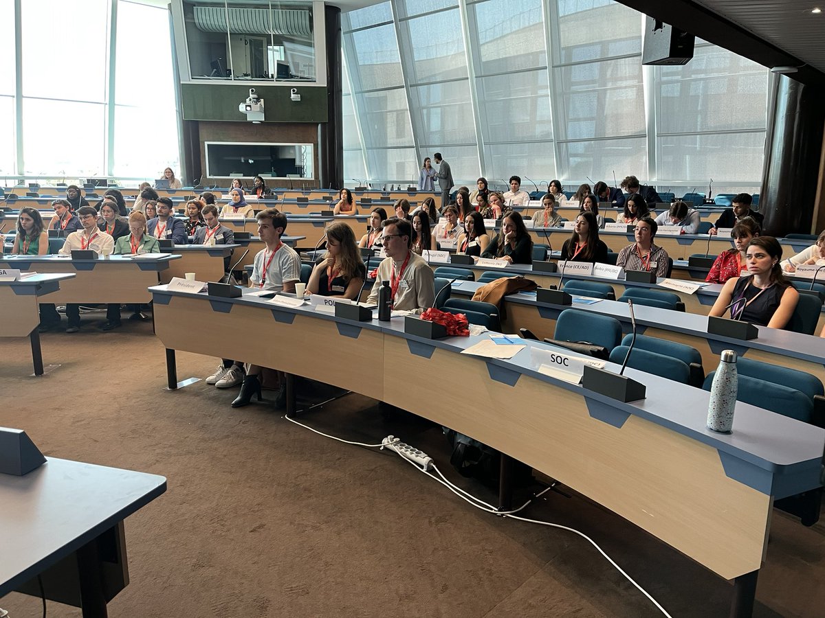 Ouverture du #CoEMoN cet après-midi par un moment d’échange entre des jeunes et le secrétariat ainsi que des diplomates travaillant auprès du Conseil de l’Europe <a href="/coe/">Council of Europe</a> 🇪🇺

<a href="/CinupParis/">CINUP - Paris</a> 
<a href="/strasdiplomacy/">Stras'Diplomacy</a>