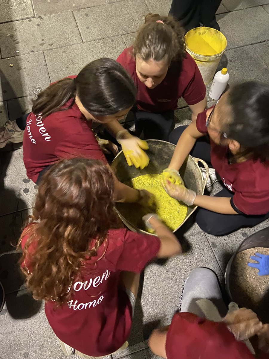 Pilateros_Cr's tweet photo. Nuestro grupo joven realizó una alfombra de sal en colaboración con el grupo joven de las Palmas y el grupo joven del silencio, con motivo del Corpus Christi ✨ https://t.co/rHACjNUC9m