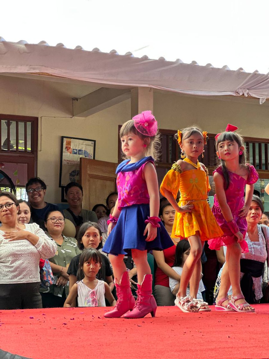 arikmenk's tweet photo. Dan si anak 3th ini jg uda bkin ibu bangga mental nya oke bgt🥺 terharu🥺 usia 3th ud masuk agency modelling krna liat kk nya dandan trs ngikut🤦‍♀️ https://t.co/m0EtooG9Cl