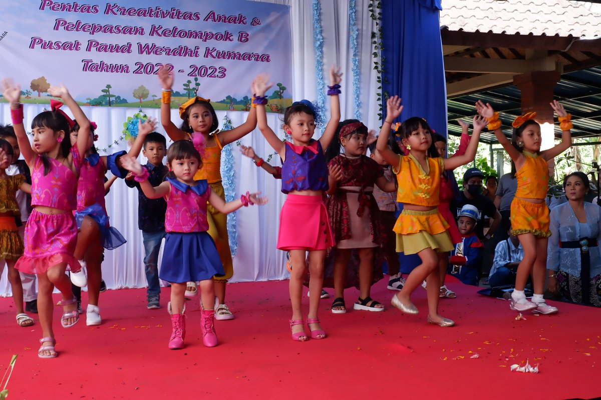 Dan si anak 3th ini jg uda bkin ibu bangga mental nya oke bgt🥺 terharu🥺 usia 3th ud masuk agency modelling krna liat kk nya dandan trs ngikut🤦‍♀️