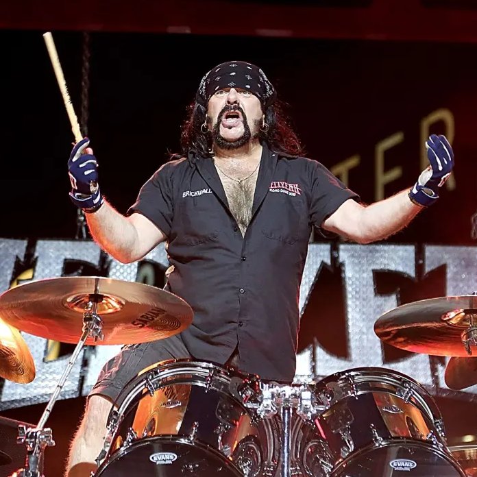 Mitch61644921's tweet photo. HELLYEAH - Moth
https://t.co/vMt6yI8I5l https://t.co/xh0ht0DHm9