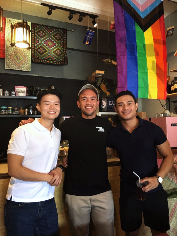 TheKapeClub's tweet photo. Had a fantastic time brewing up knowledge with fellow coffee enthusiasts Johnny of Damgo Cafe and upcoming cafe owner Tom. The Kape Club is committed to continuous learning and quality. Excited for future collaborations! ☕🙌🔬

#CoffeeCommunity #TheKapeClub #DamgoCafe https://t.co/QaIcZvltdF