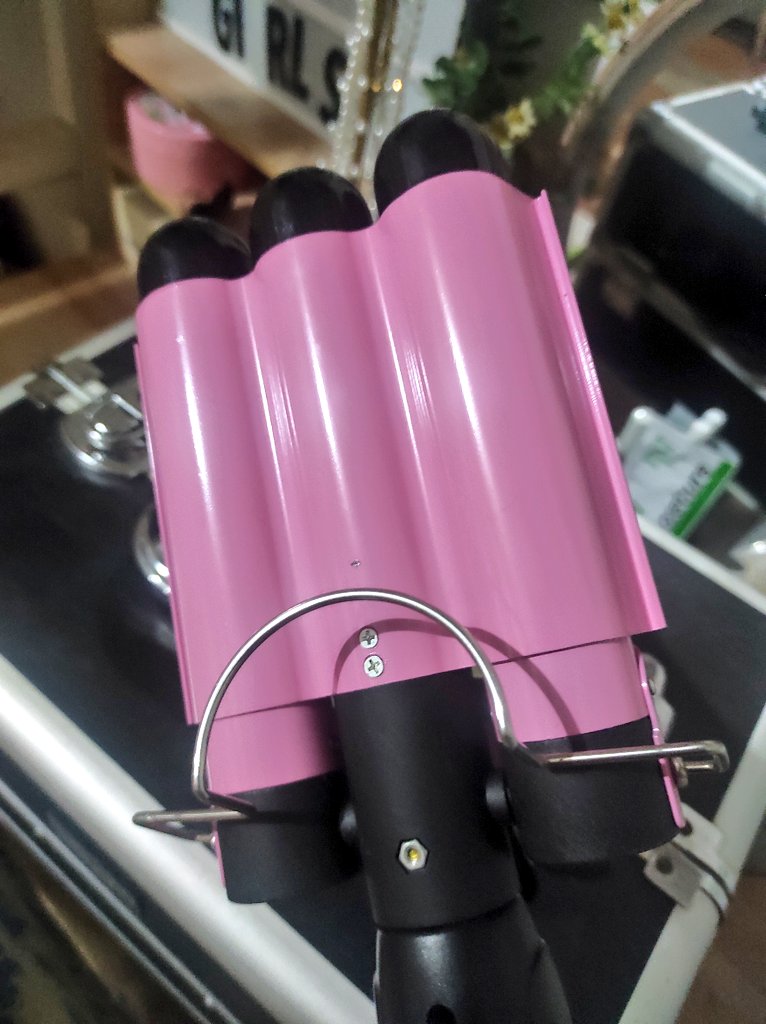 jeonyoung_'s tweet photo. hi baka lang may inch sainyo dbdsnamnsns wts lfb siguro

im selling this preloved mermaid hair curler!! i originally bought it po for 3k but im selling it po for 1.5k nalang! 

rfs: i rarely use it since mas gamay ko po normal straightening iron :> https://t.co/3noqiw4ypq