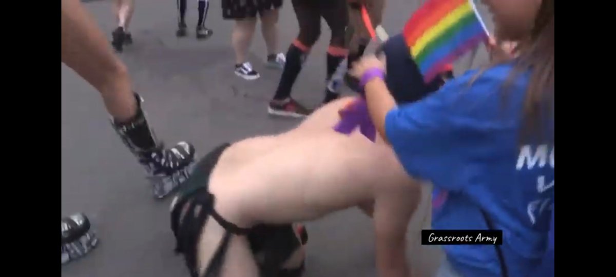 clintfjr's tweet photo. @MLGPuckett @NICKMERCS So this isn't pedo? Having a little girl watch half naked men slap each other on there ass in public as a little girl rubs one of there heads and he shows his BDSM fetish to a crowd. https://t.co/7yzow6T3qU