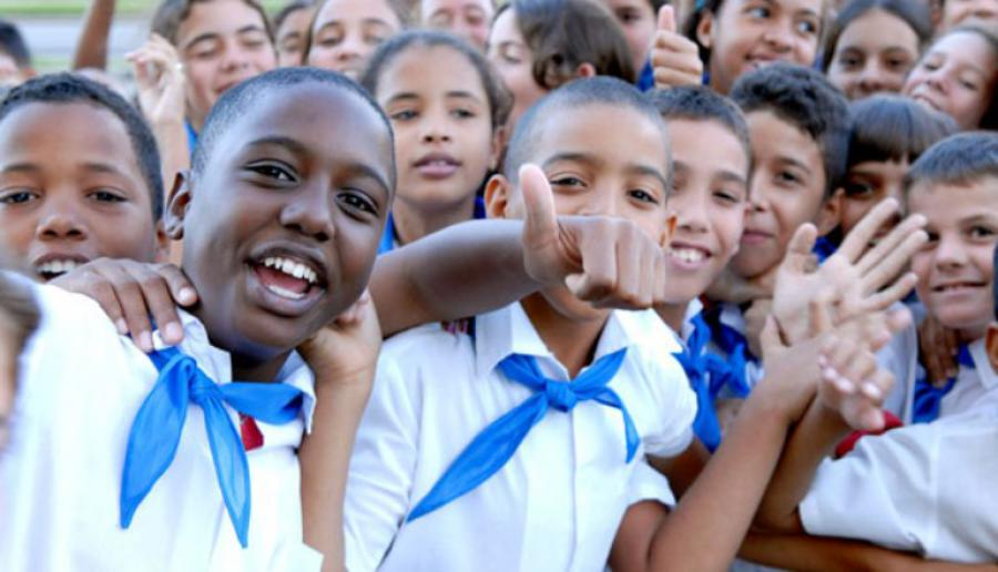 En #Cuba🇨🇺 no existen niños, niñas o adolescentes obligados a trabajar, ni infantes abandonados sin protección.

#CubanosConDerechos
#DDHH