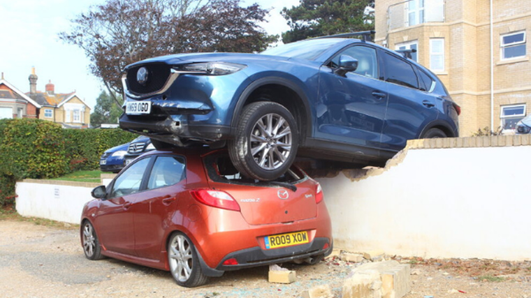 Compare100's tweet image. #FFIF If you're looking for UK car insurance, look no further than We have the best deals from the most trusted providers. You can customize your cover to suit your needs and budget. #UKCarInsurance compare100.com/insurance