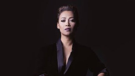 darnarchives's tweet photo. 🇵🇭 | The ONLY Filipino female recording artists with 2 or more albums that sold 200,000 copies:

👑 Regine Velasquez-Alcasid
👑 Jaya
👑 Jolina Magdangal https://t.co/8NSNR3iMSm