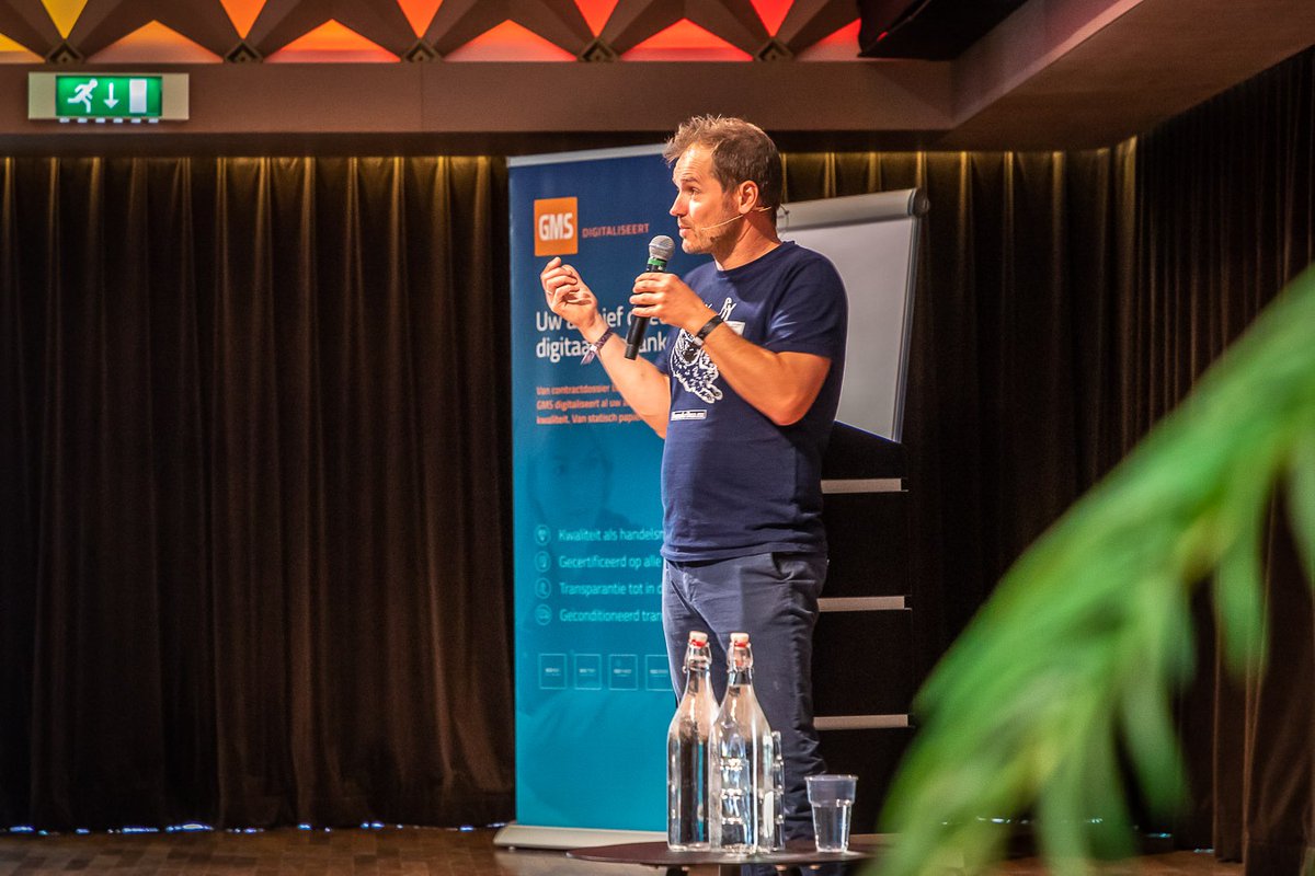 Ronde 1 van de workshops zit erop. Wat een fijne sfeer is er! 
- AI en Archieven 
- Voorbij het nepnieuws 
- Code Diversiteit &amp; Inclusie 
- Zet werken die niet in de handel zijn online

De presentaties delen we op de site archiefdagen.nl

#archiveren #Archiefdag