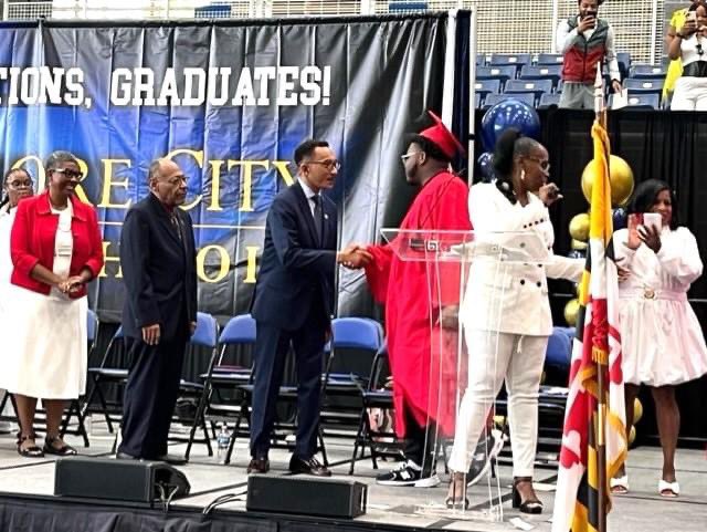 RepKweisiMfume's tweet photo. Congratulations to the Edmondson-Westside High School Class of 2023! This weekend, Principal Karl E. Perry, Mayor Brandon Scott, and I celebrated the 68th Commencement with 108 new Edmondson-Westside graduates. #Baltimore #Classof2023 https://t.co/aOPAVCHIp2