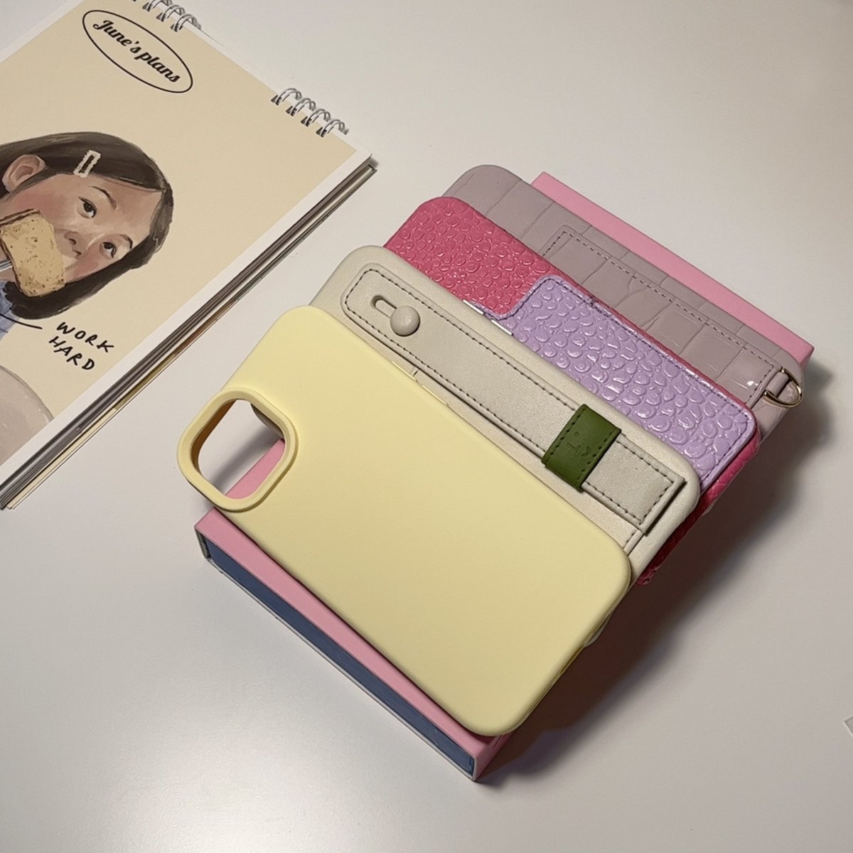 ifeelsopeach's tweet photo. เธรดรวมเคสโทรศัพท์น่ารักๆ ที่พีชหยิบมาใช้บ่อยในช่วงนี้คับ 🌷🍊🧽🍄 https://t.co/Vbs6BMAj4C