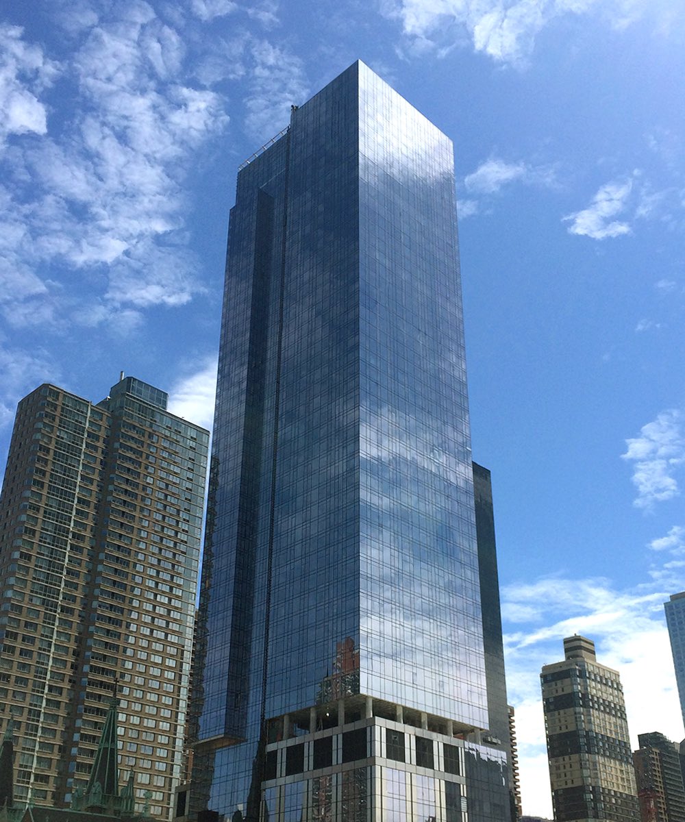 ExtellFinancial's tweet photo. There is nothing like living in the City!🏙️
A few of our stunning properties by #ExtellDevelopment include Manhattan’s best-selling waterfront condominium One Manhattan Square, 555Ten, Brooklyn Point, and so many more!
#LuxuryRealEstate #Extell #NYC #NewYorkLiving https://t.co/HG0ybyeXW7