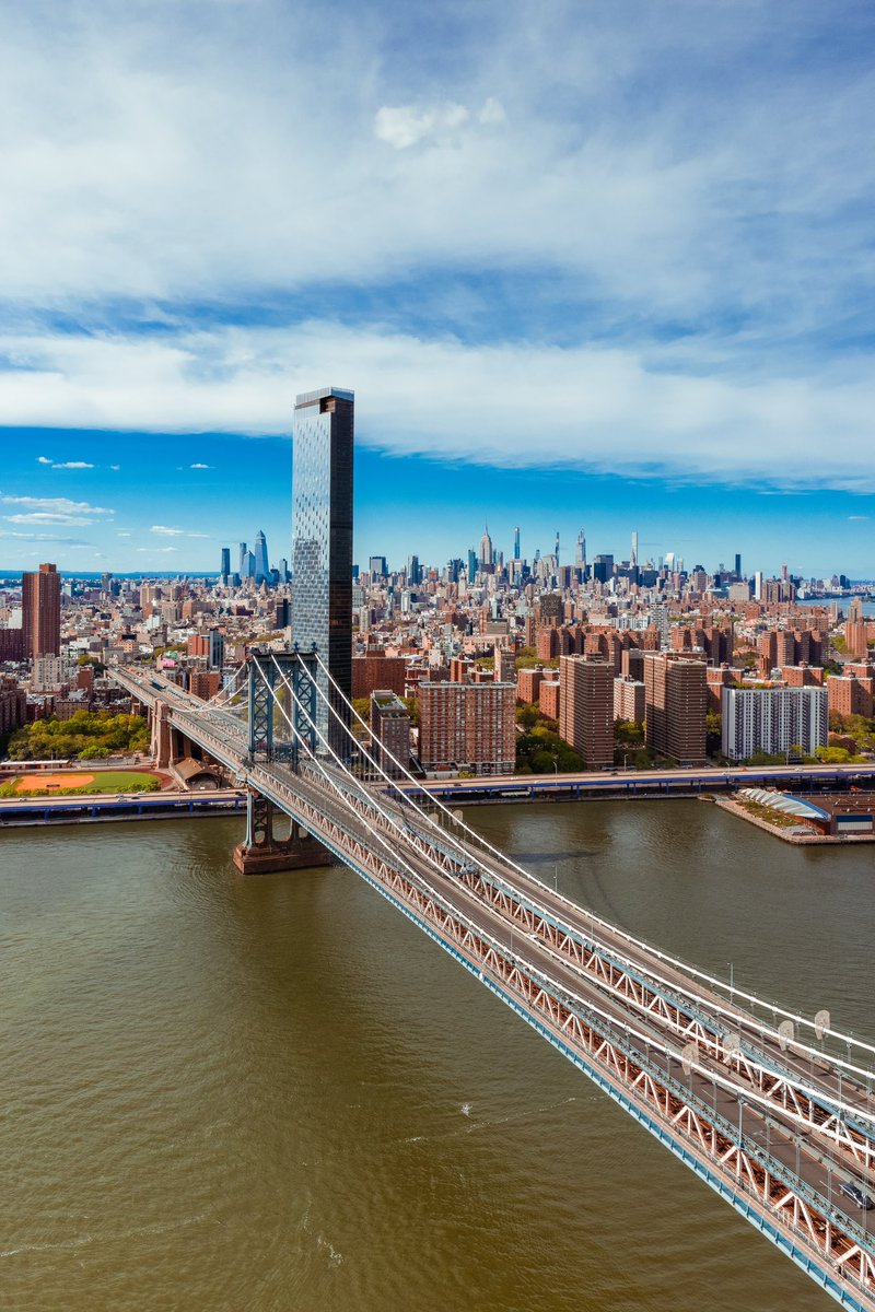 ExtellFinancial's tweet photo. There is nothing like living in the City!🏙️
A few of our stunning properties by #ExtellDevelopment include Manhattan’s best-selling waterfront condominium One Manhattan Square, 555Ten, Brooklyn Point, and so many more!
#LuxuryRealEstate #Extell #NYC #NewYorkLiving https://t.co/HG0ybyeXW7