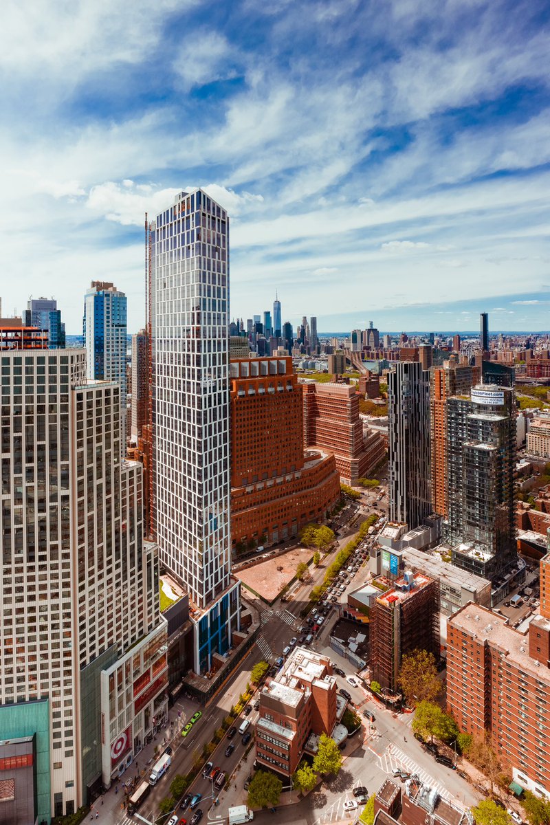 ExtellFinancial's tweet photo. There is nothing like living in the City!🏙️
A few of our stunning properties by #ExtellDevelopment include Manhattan’s best-selling waterfront condominium One Manhattan Square, 555Ten, Brooklyn Point, and so many more!
#LuxuryRealEstate #Extell #NYC #NewYorkLiving https://t.co/HG0ybyeXW7