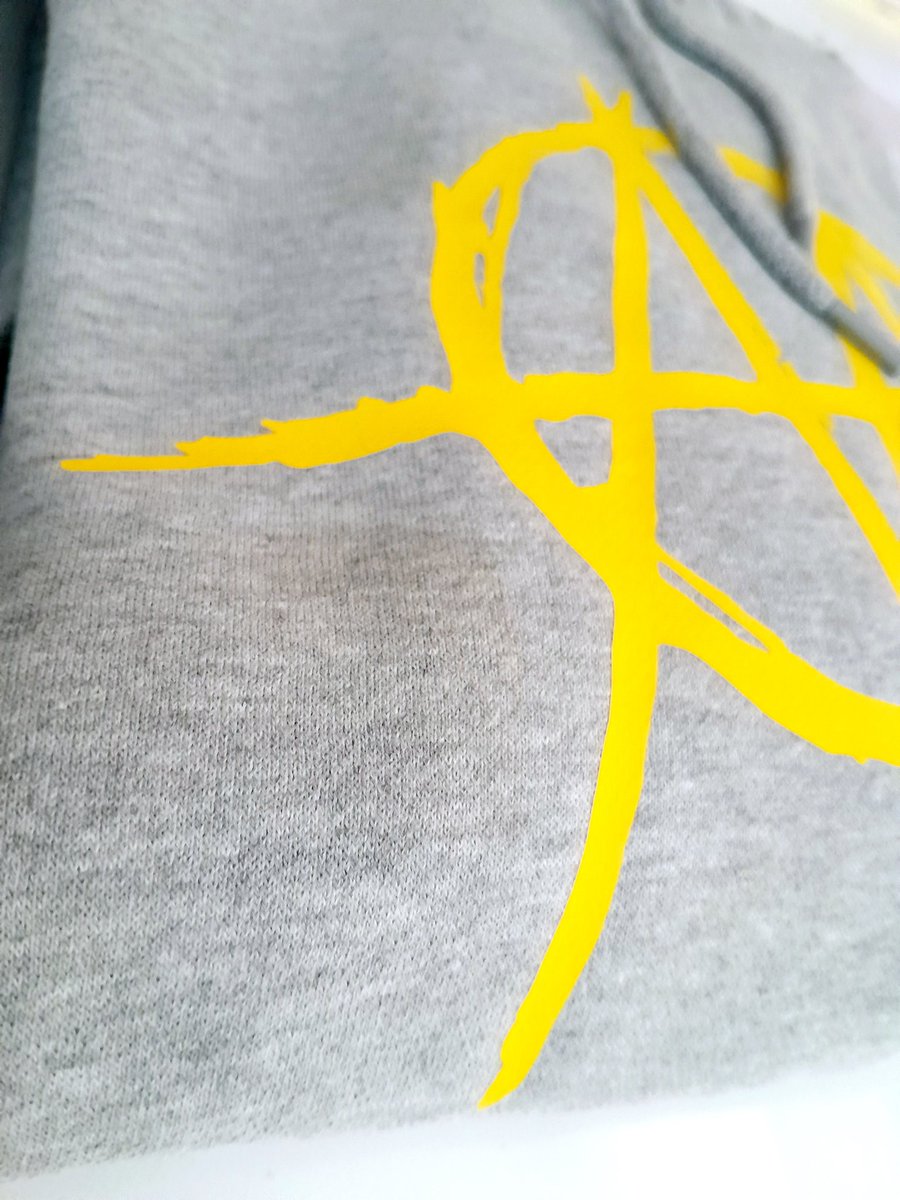 roots_studios's tweet photo. We offer printing and design solutions for any brand in any quantity with only the best quality. 

#Printing #Design #HighQuality #VinylPrint #FlockPrinting #DigitalPrinting #ServiceRendering #ClothingBrand #LocalBrands #StartupBusiness #ExistingBusiness https://t.co/O3rnzJkMxx