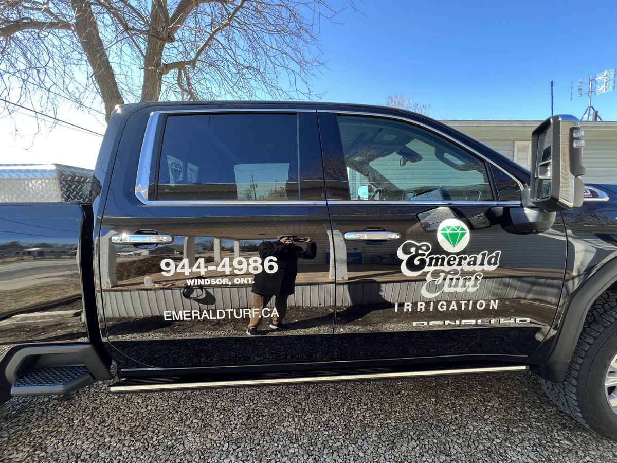 blufoxmedia's tweet photo. Vehicle Decals created for Emerald Turf Irrigation. Really stand out from the rest and due to get their name out there wherever they go. Long lasting and vivid in color, or high quality grade selection of vinyl is sure to turn heads!

#branding #vehiclelettering https://t.co/Xq1YWj2pJk