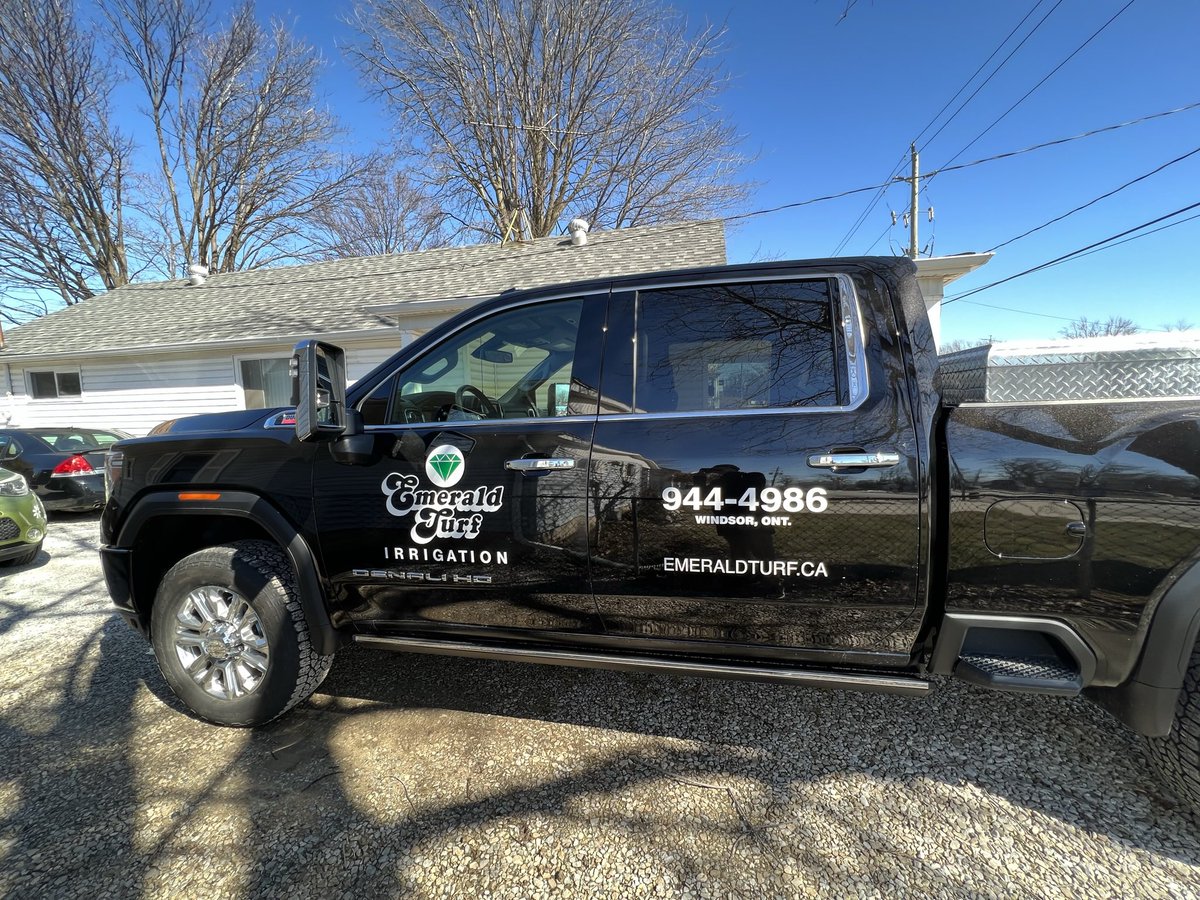 blufoxmedia's tweet photo. Vehicle Decals created for Emerald Turf Irrigation. Really stand out from the rest and due to get their name out there wherever they go. Long lasting and vivid in color, or high quality grade selection of vinyl is sure to turn heads!

#branding #vehiclelettering https://t.co/Xq1YWj2pJk