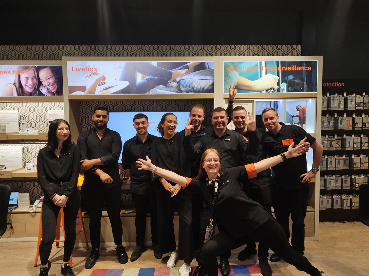 Orange Store tweet media