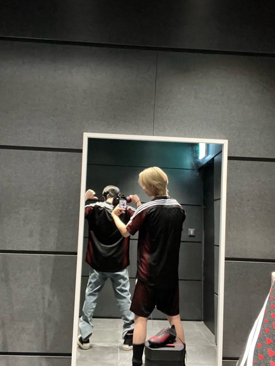 enhypenweverse's tweet photo. [ #니키’s Post ] 230612

#NI_KI: prada boys🤘

@ENHYPEN_members @ENHYPEN #ENHYPEN #엔하이픈 https://t.co/IVuh71DKxI