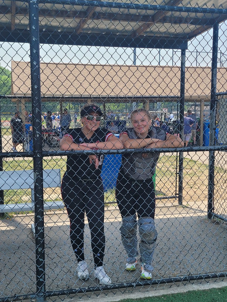 T2Smigiel's tweet photo. Good times at our 1st tourney, 3W-3L! Thanks to @ElyssaFrezza @LeeMaddelynn @taryncraven2025 for coming out as w/out you we couldn't have played! Good stuff @LaserShowcase! 
@HLimberger19 438, @meganbondy05 385, @DelaneyJenkins5 375, @LeeMaddelynn 18IP, 29ks, 1.5ERA @softball_iq https://t.co/AwhgViiokw