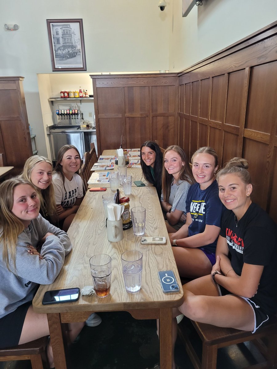 T2Smigiel's tweet photo. Good times at our 1st tourney, 3W-3L! Thanks to @ElyssaFrezza @LeeMaddelynn @taryncraven2025 for coming out as w/out you we couldn't have played! Good stuff @LaserShowcase! 
@HLimberger19 438, @meganbondy05 385, @DelaneyJenkins5 375, @LeeMaddelynn 18IP, 29ks, 1.5ERA @softball_iq https://t.co/AwhgViiokw