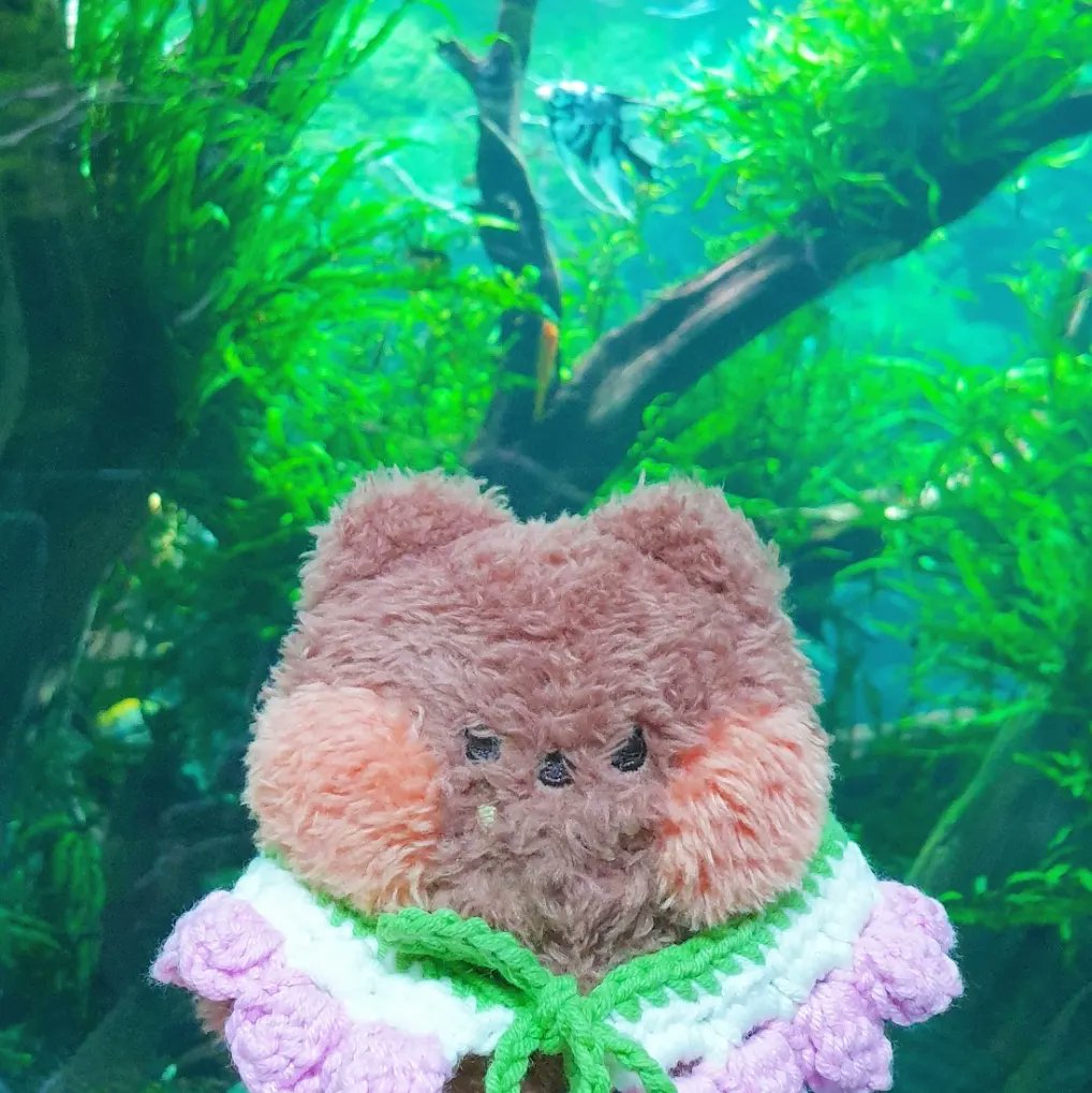 bearwool133's tweet photo. 벚꽃 케이프🌸
.
.
.
달콤한 솜사탕 색깔을 닮은
핑크 벚꽃 케이프입니다~
솜뭉치들한테 싸악 둘러주면 
아쥬 귀엽습니다

#인형케이프 #뜨개케이프 #10cm인형옷 #10깅 #10cm인형 #인형옷 #뜨개옷 #아이돌인형 #브니니 #미니니 https://t.co/FCNJL9em5I