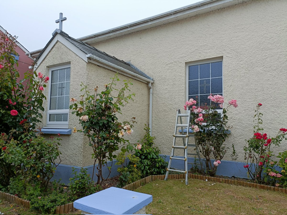 @CaroleF83262070 This is the Catholic church in Aberaeron and that is my ladder.I am going to be painting it over the next few weeks...it is much bigger than it looks in this photo! 🫣