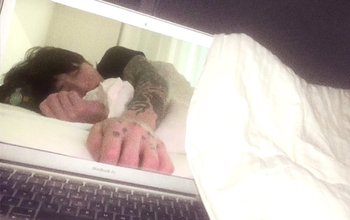 Susupark3's tweet photo. Pov : He is your boyfriend and fall asleep on FaceTime. #jungkook 

♥️ https://t.co/CzLxvFrpmS