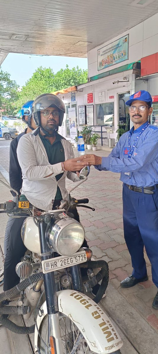 SSpanchshila's tweet photo. #HPBonanza season on!😊
Get free fuel vouchers with INR 2000 & above (4 wheelers) and INR 400 & above (2 wheelers) of poWer petrol refueling.
Visit us to know more!⛽️
#goodfuelpromise #deliveringhappiness
@HPCL @hardik_HPCL @Subhank97485516 @jindalhpc @Rg03Goel @hpcl_retail https://t.co/JOqYKq8FU7