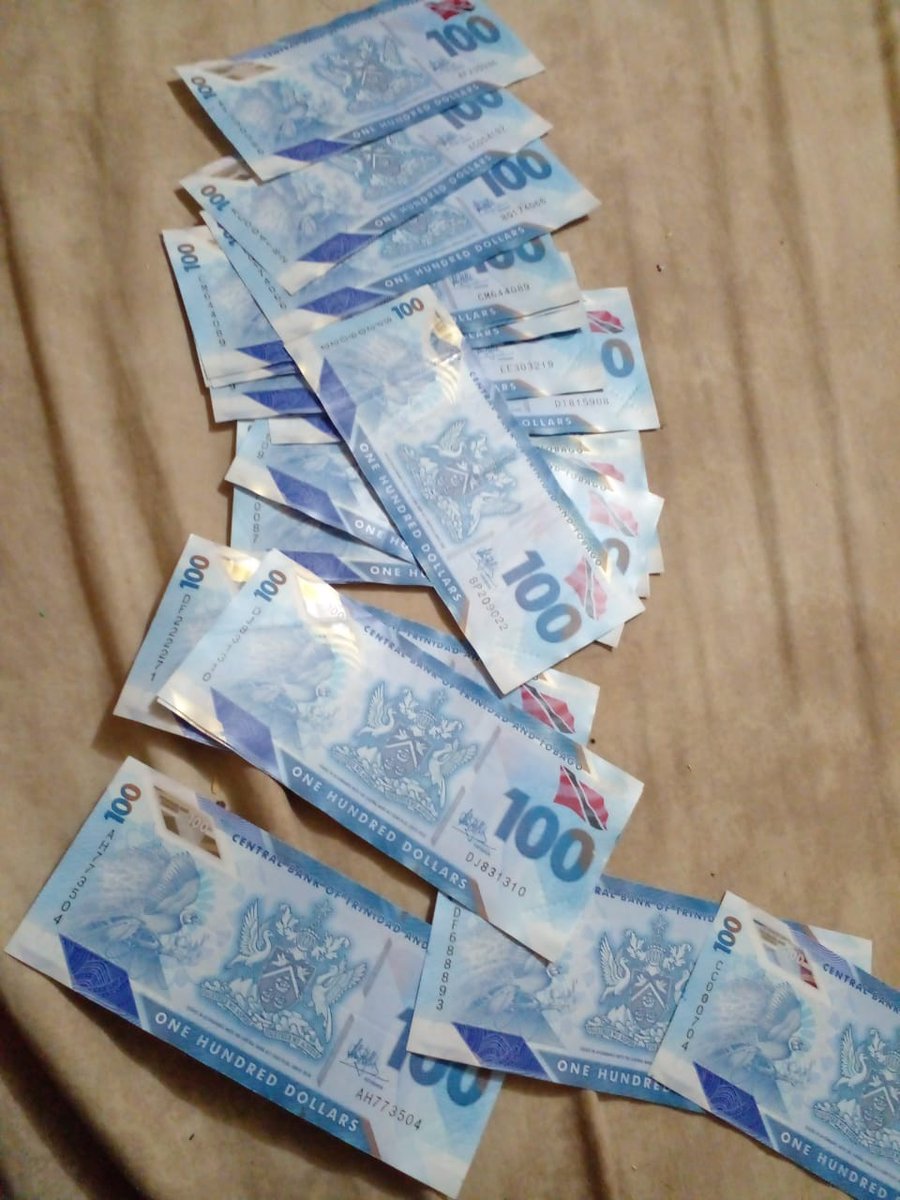 ComedianLade's tweet photo. Which country money be this https://t.co/mjWxHQhvZg