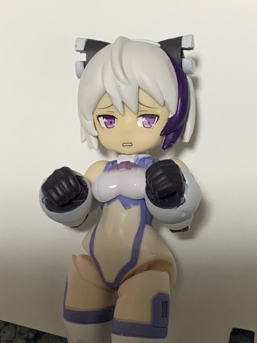 デカール色々試してるとだんだん臆病な感じになってきちゃったうちの子 