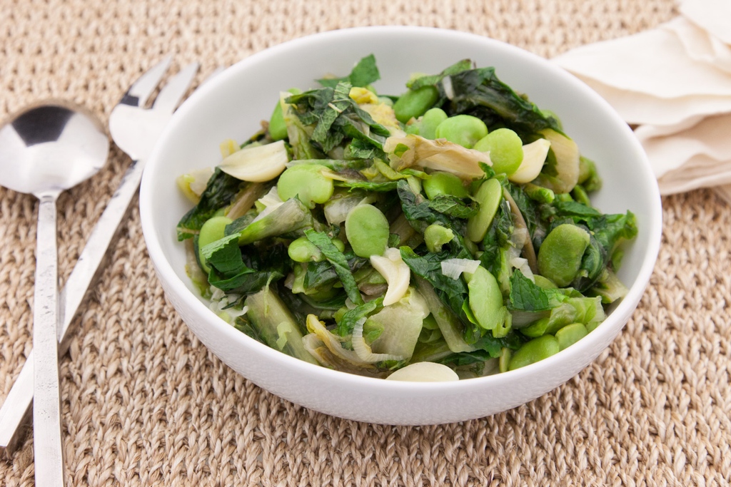 This spring salad, cooked in a skillet, combines fresh fava beans with a vibrant assortment of lettuce. Enjoy this hassle-free side dish throughout the season, making it an ideal accompaniment to grilled meat or seafood.⁠ Get the recipe at bit.ly/UM-wiltedlettu…