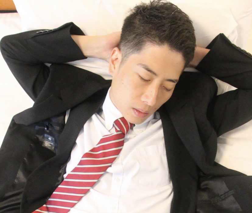 8r4e4leifr's tweet photo. お疲れ様です！
昨日前泊だけど、今日は朝早くから夜の接待まで、疲れました💦
こういう時添い寝したくなる…。
隣空いてます…笑

こんなんだけど、彼氏候補もいたら是非！ https://t.co/fd73zpliHq