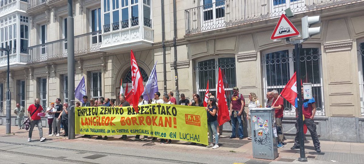 LABsindikatua's tweet image. 🔴 Pedimos implicación a las instituciones para garantizar unas condiciones laborales dignas en los Centros Especiales de Empleo

➡️ En la actualidad priman los beneficios de la patronal, mientras predominan las condiciones laborales de miseria

🔗 labur.eus/02QHu