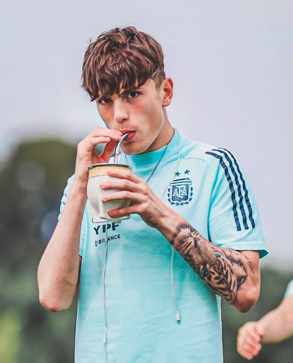 “Yo no dudé nada porque me siento argentino, porque soy argentino. Apostaron por mi y yo lo tenía claro, es una Selección muy grande.

No me hace falta jugar tres partidos, esta gira no importa, yo ya sé que quiero estar con Argentina”.

Alejandro Garnacho, en TyC Sports. 🫶🇦🇷